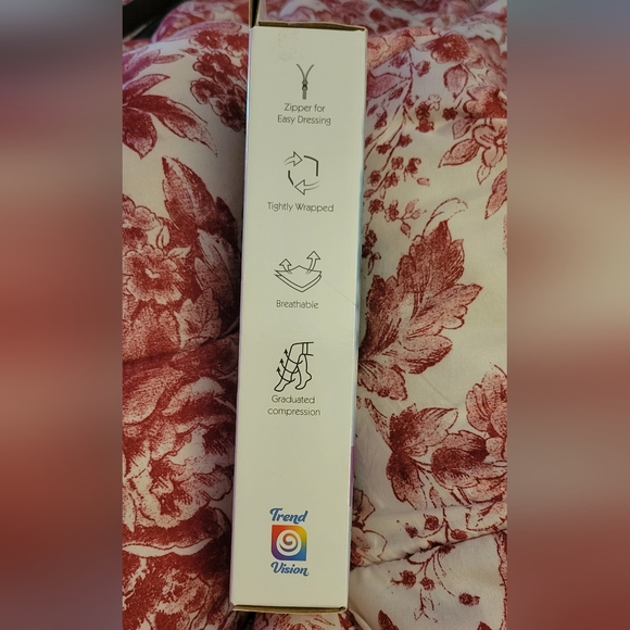 Trend Vision Magnetic Zipper Compression Sleeves - Picture 5 of 7